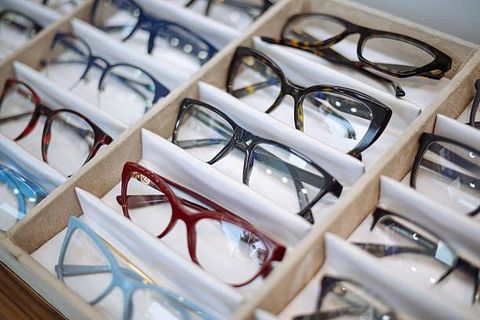 Learn About Spectacle Frames: Types, Features, and Tips