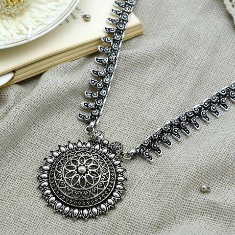 Explore Bold Silver Necklaces: A Complete Guide to Designs and Styles
